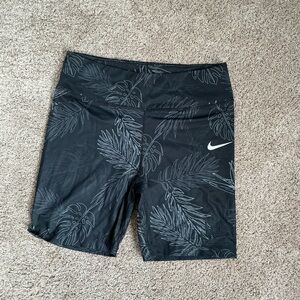 NWOT NIKE Dri-Fit Women's XL Training 6” Shorts